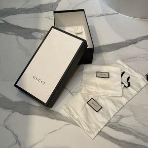 Gucci shoe box. Silk shoe bags-2